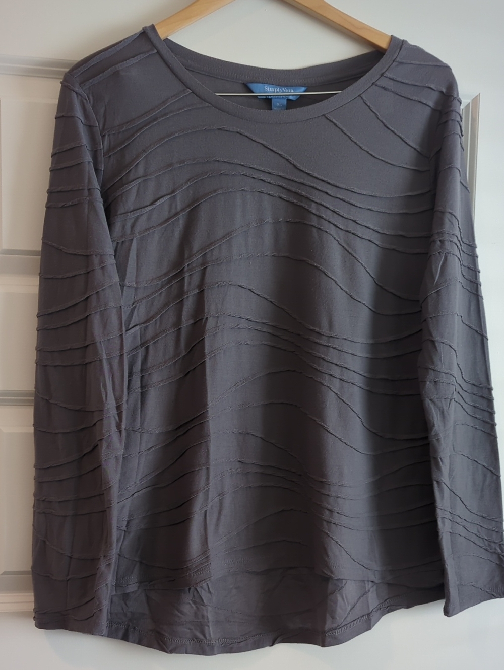 Simply Vera Vera Wang Gray Long Sleeve Textured Top Hi-Lo Design P2P 23 L28